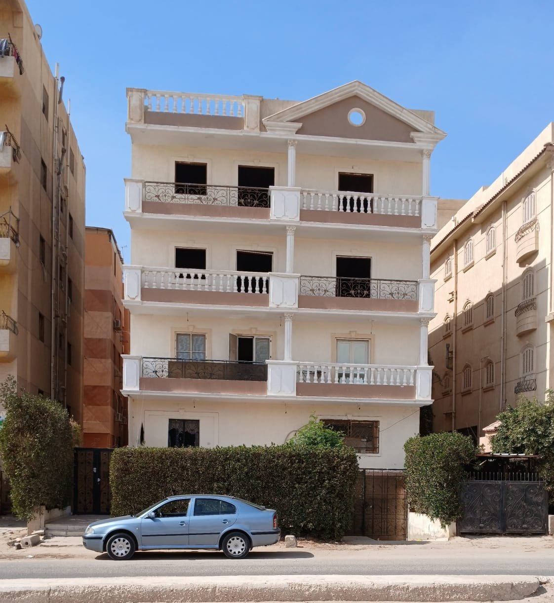عماره للبيع اكتوبر الحى التالت على محور عبد السلام امين